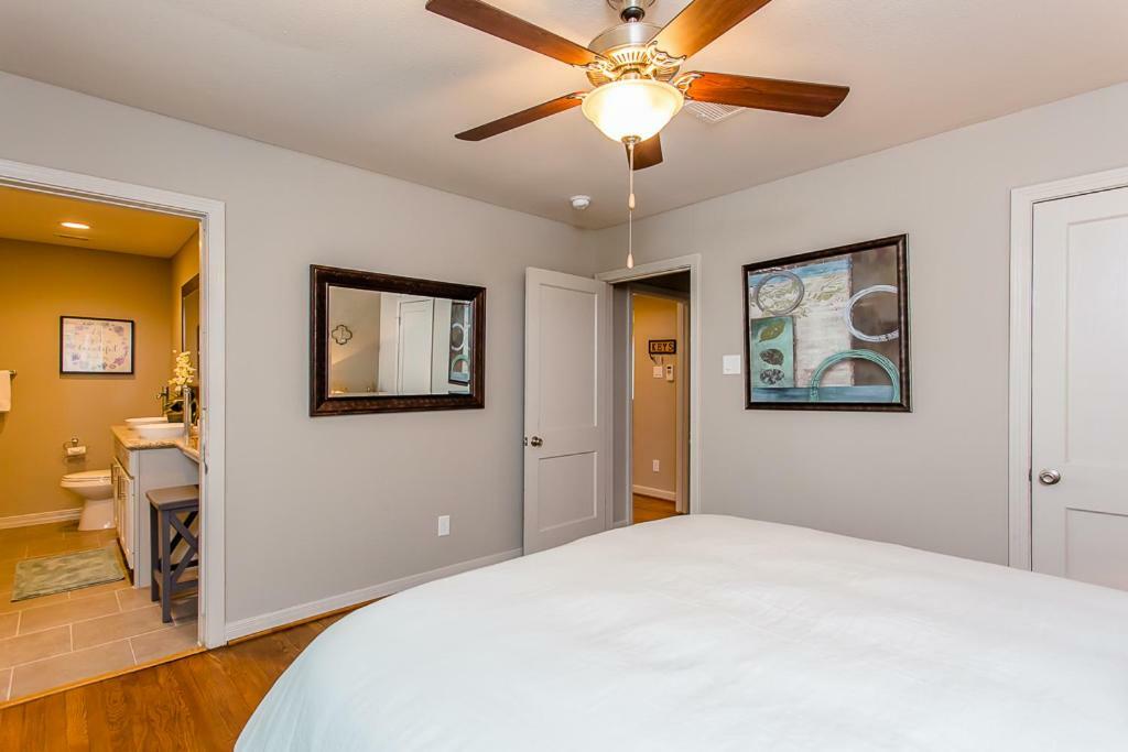 The Blue Door Bungalow - Luxury Home Downtown Houston Exterior photo