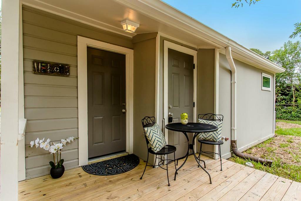The Blue Door Bungalow - Luxury Home Downtown Houston Exterior photo